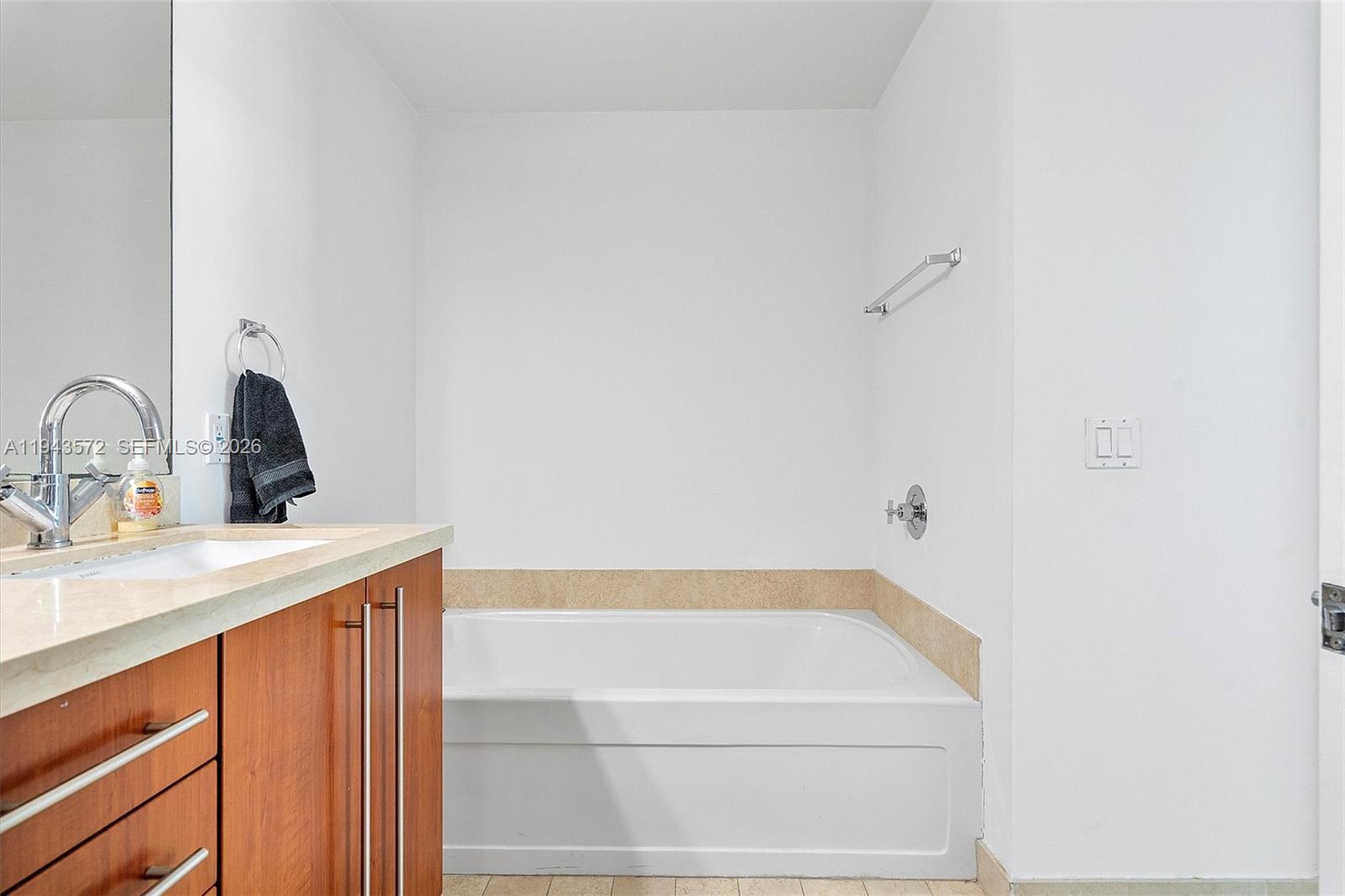 image The Axis On Brickell Cond11