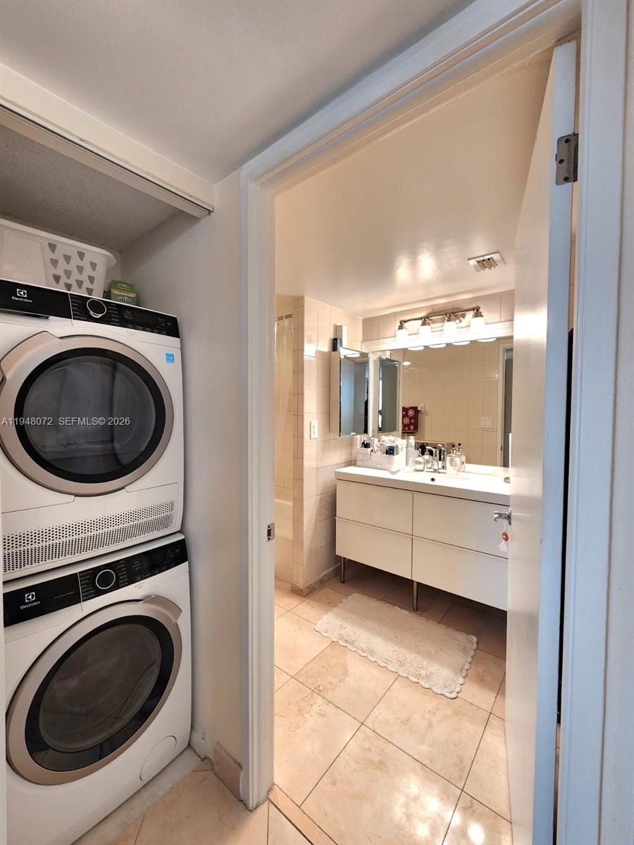 image Winston Towers 70028