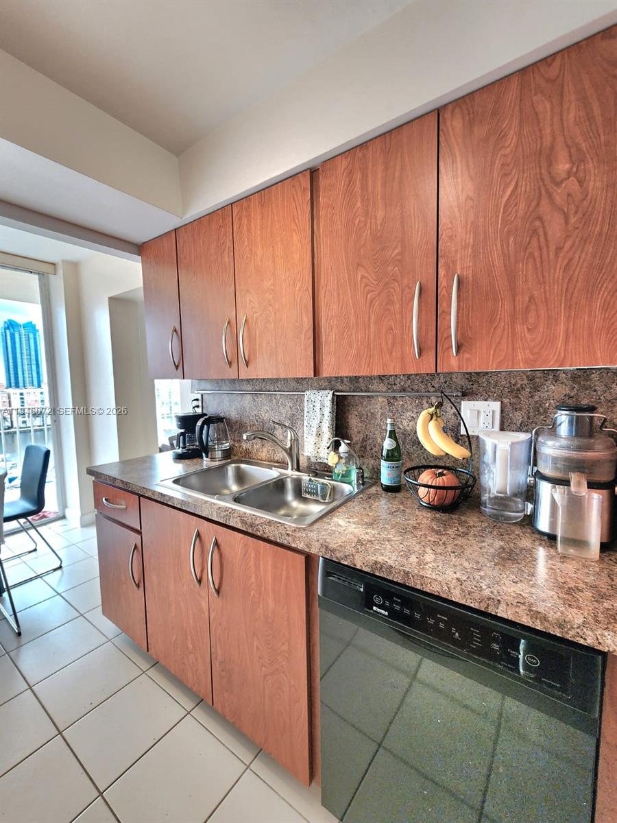 image Winston Towers 7003