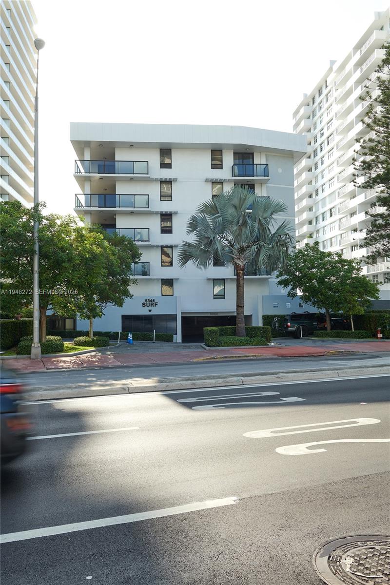 5845 Collins Ave #304 Miami Beach, FL 33140