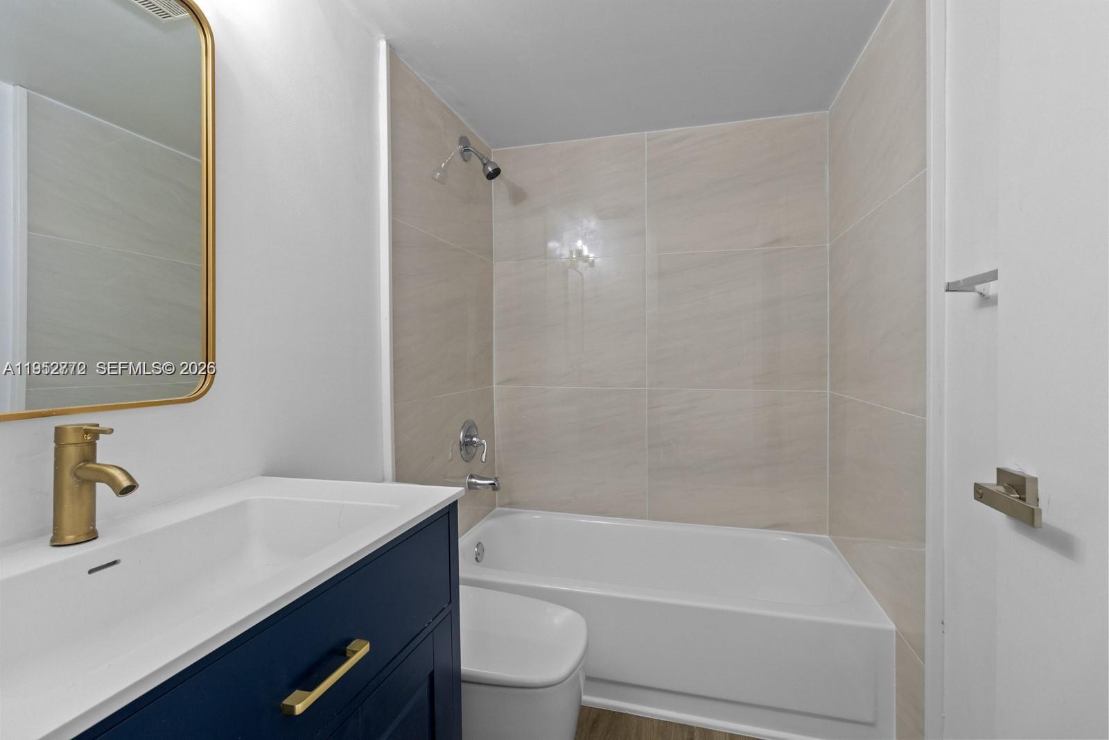 1720 NW N Riv Dr #308 Miami, FL 33125