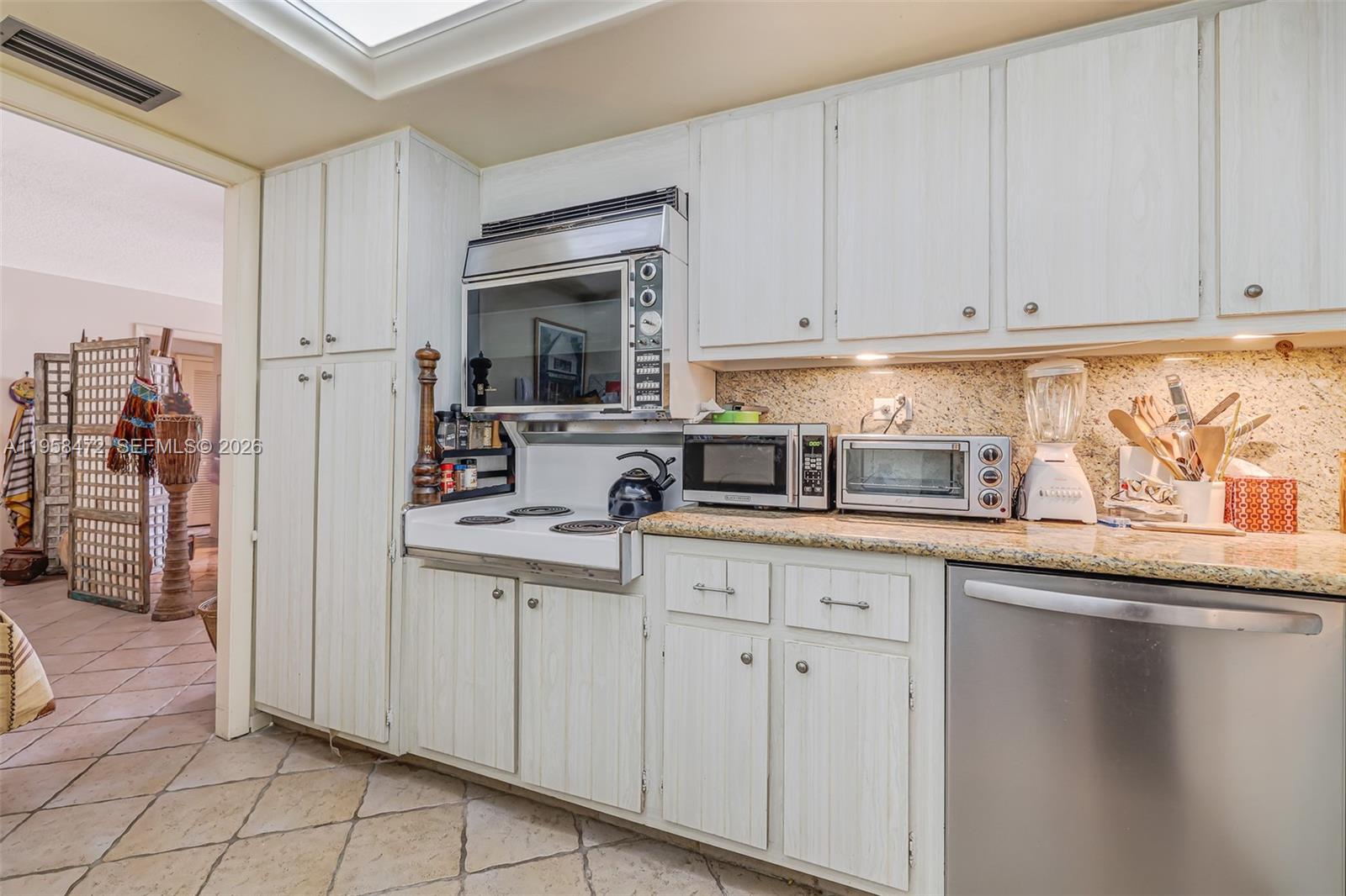 6039 Collins Ave #833 Miami Beach, FL 33140