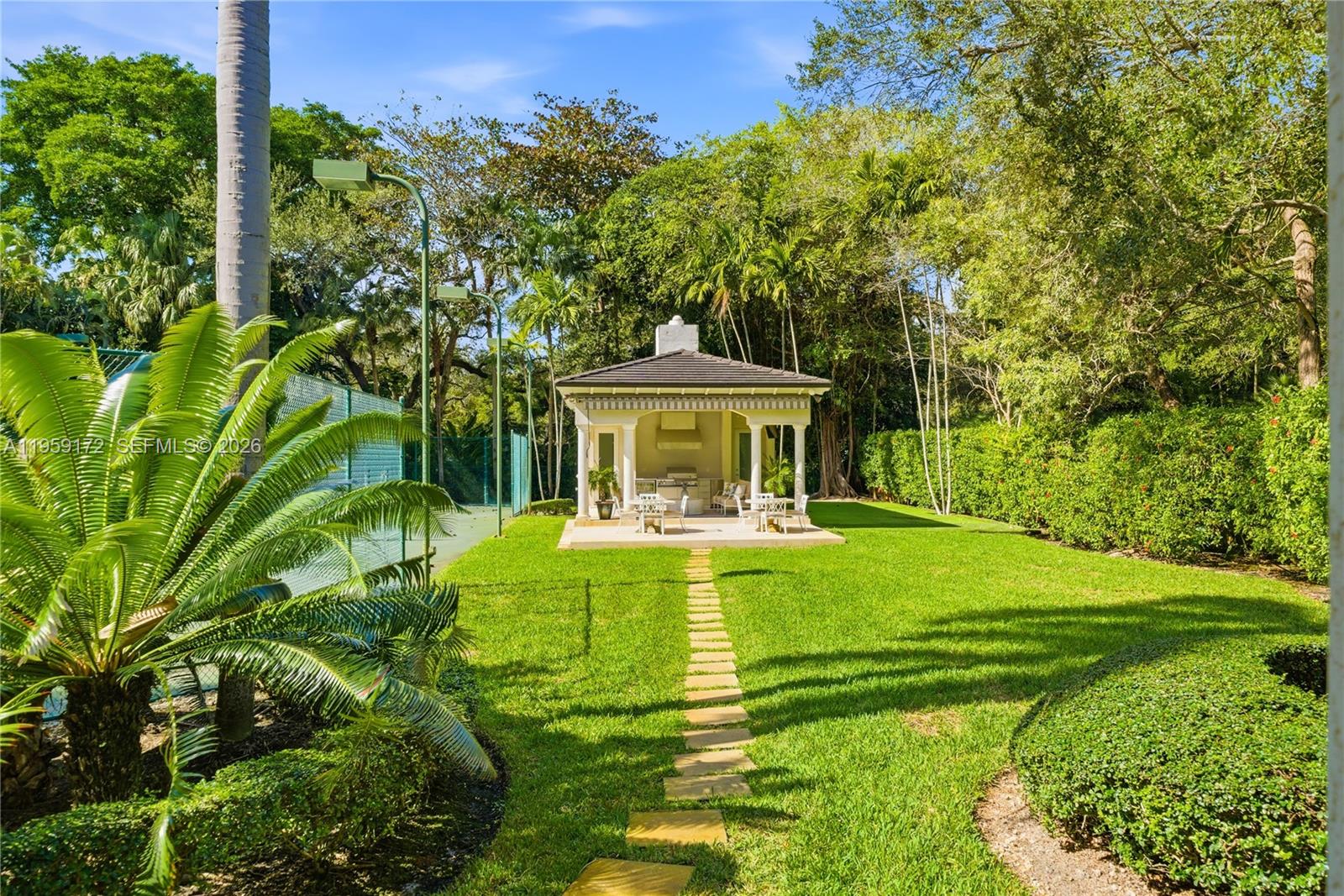 8400 SW 52nd Ave Miami, FL 33143