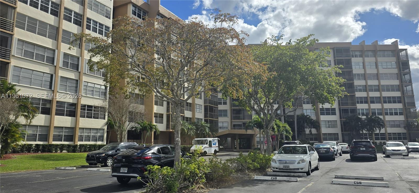 1200 Saint Charles Pl #207