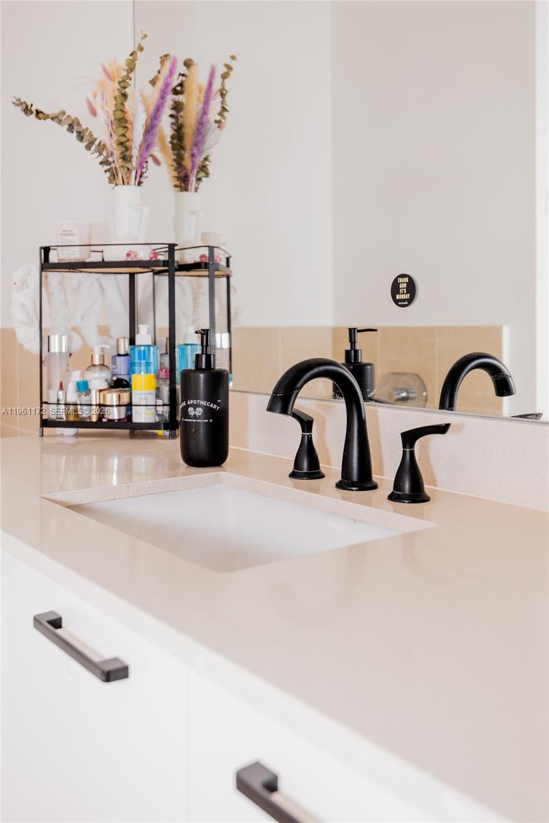 image Gallery Art Condos19