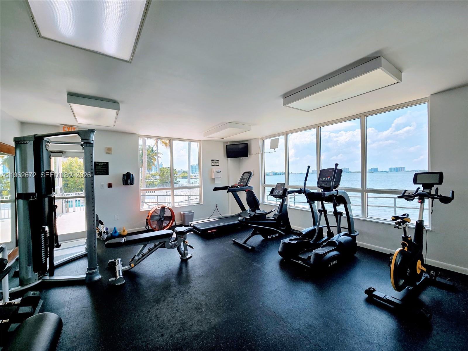 1625 Kennedy Cswy #1207C North Bay Village, FL 33141