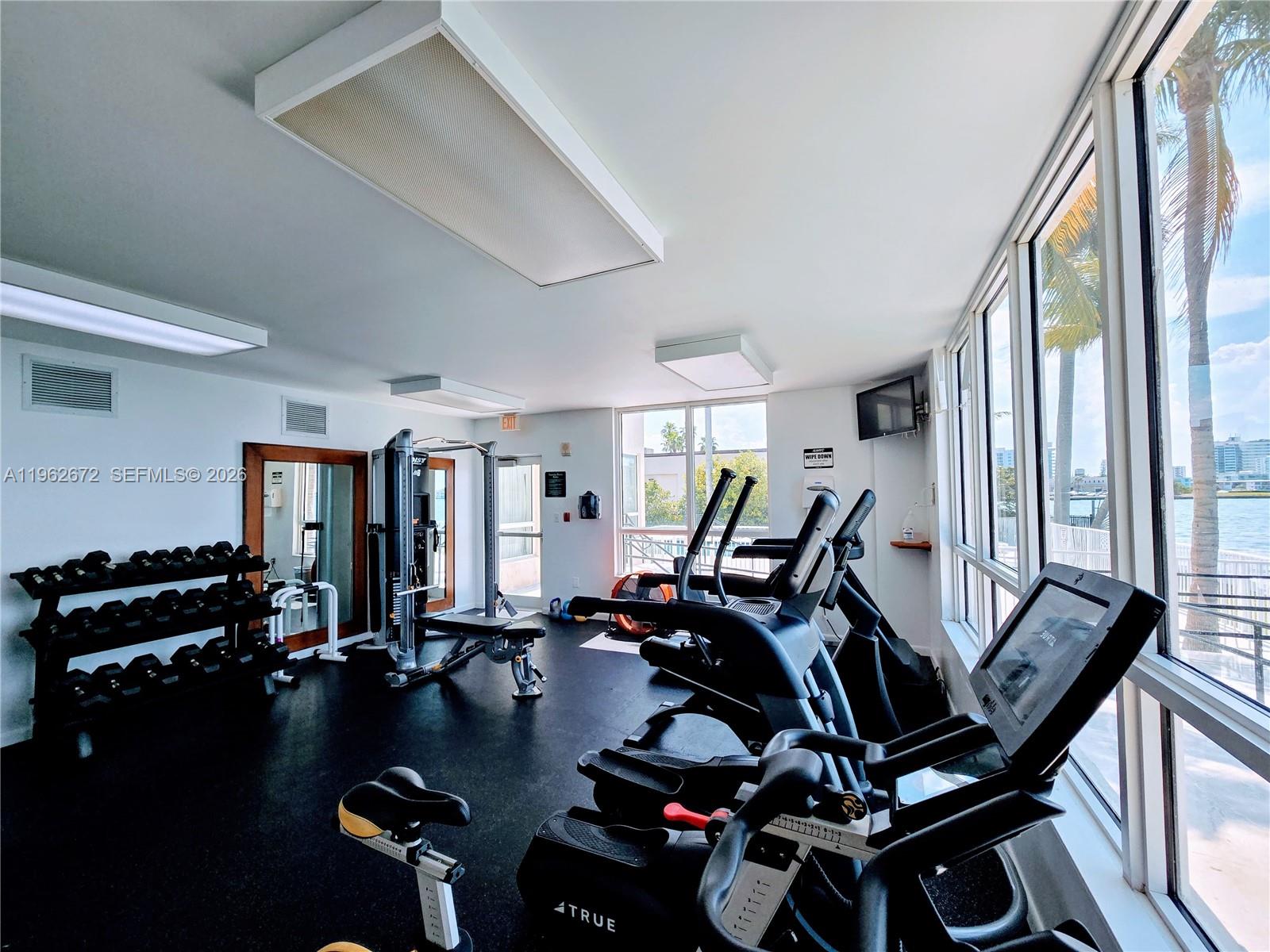 1625 Kennedy Cswy #1207C North Bay Village, FL 33141