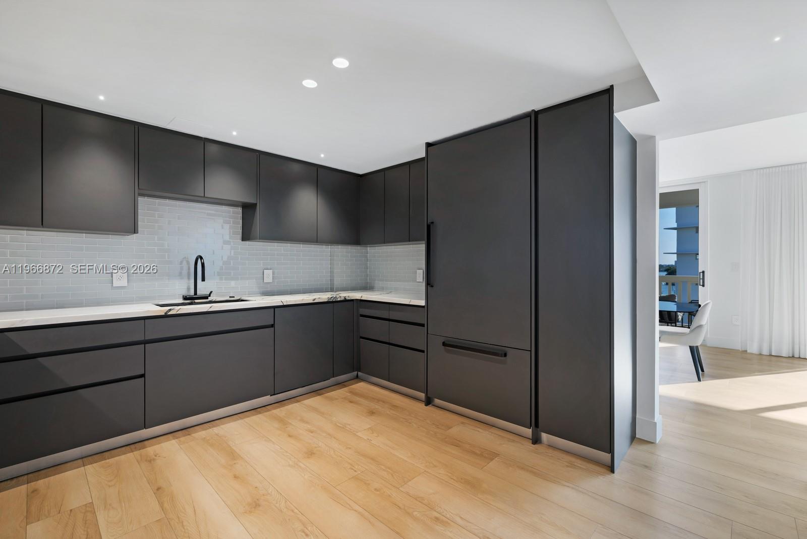 9111 E Bay Hbr Dr #PH-D Bay Harbor Islands, FL 33154