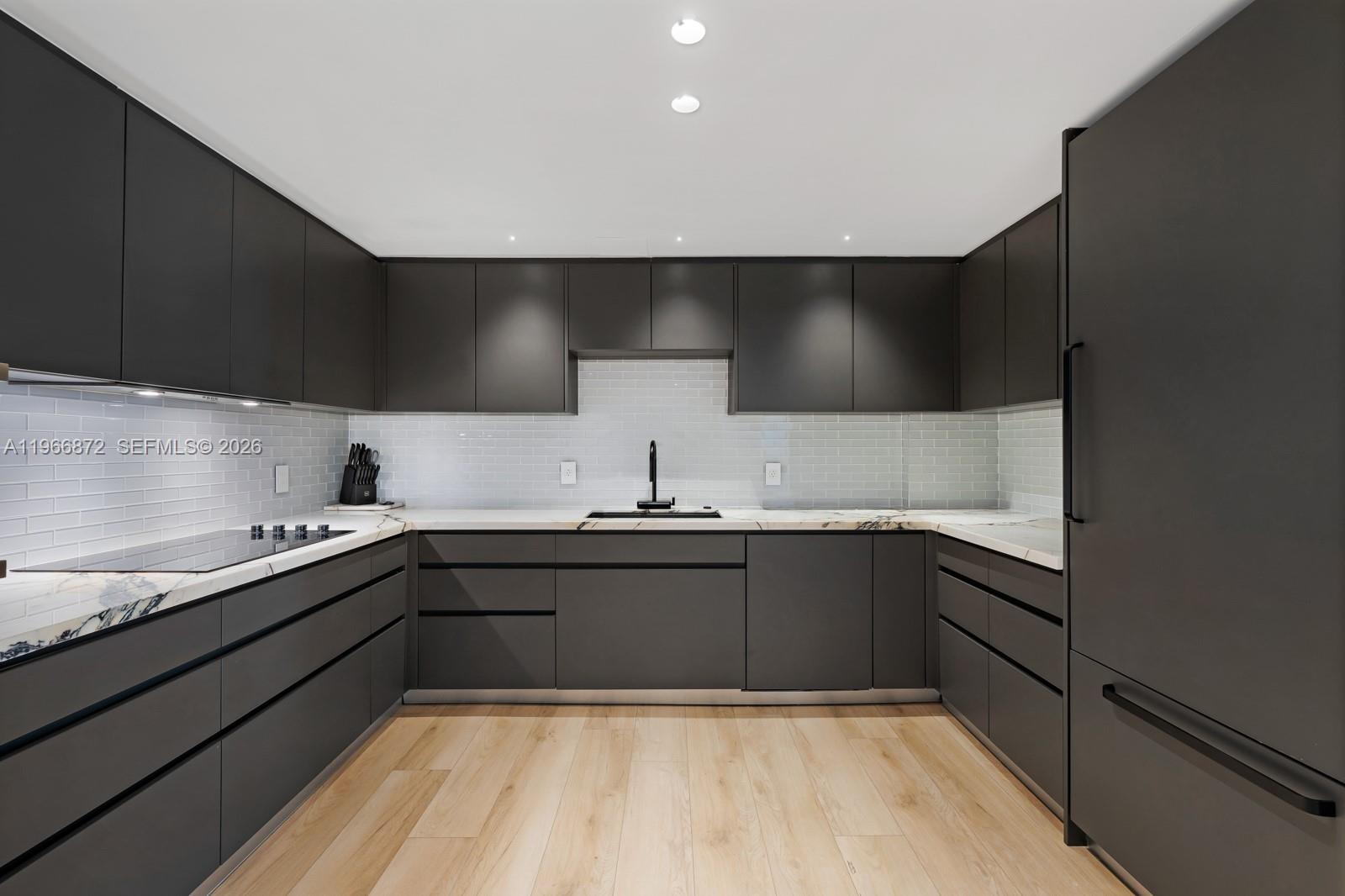 9111 E Bay Hbr Dr #PH-D Bay Harbor Islands, FL 33154