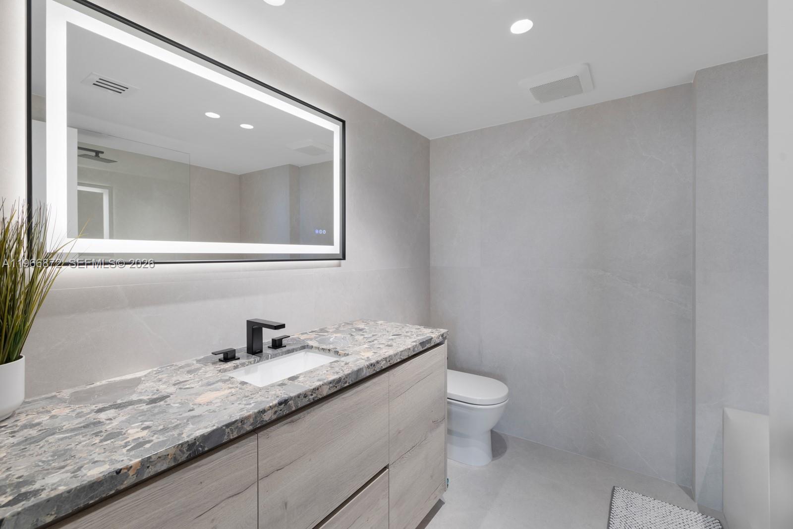 9111 E Bay Hbr Dr #PH-D Bay Harbor Islands, FL 33154