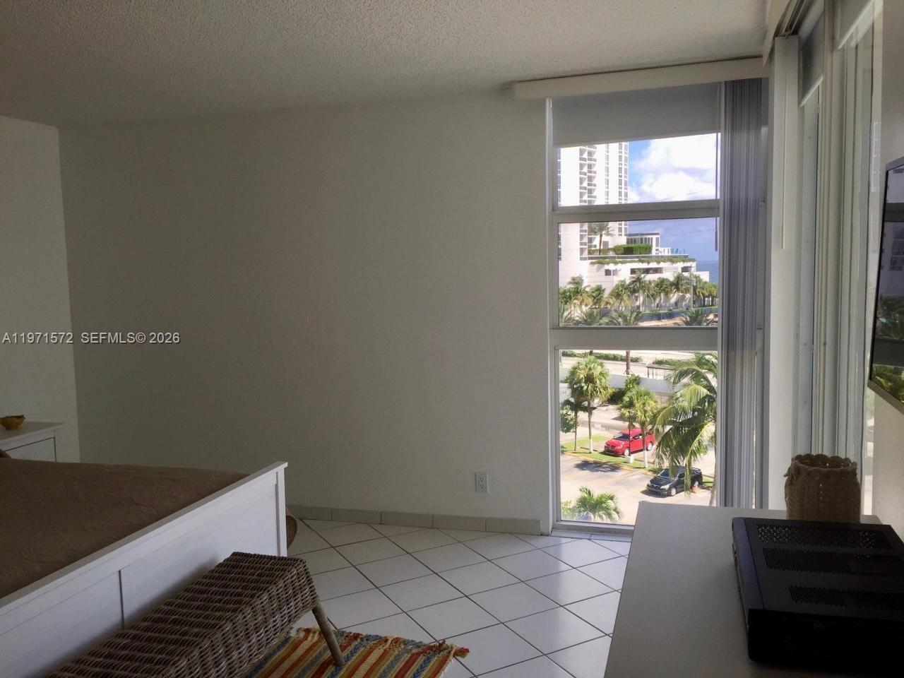 100 Bayview Dr #516 Sunny Isles Beach, FL 33160