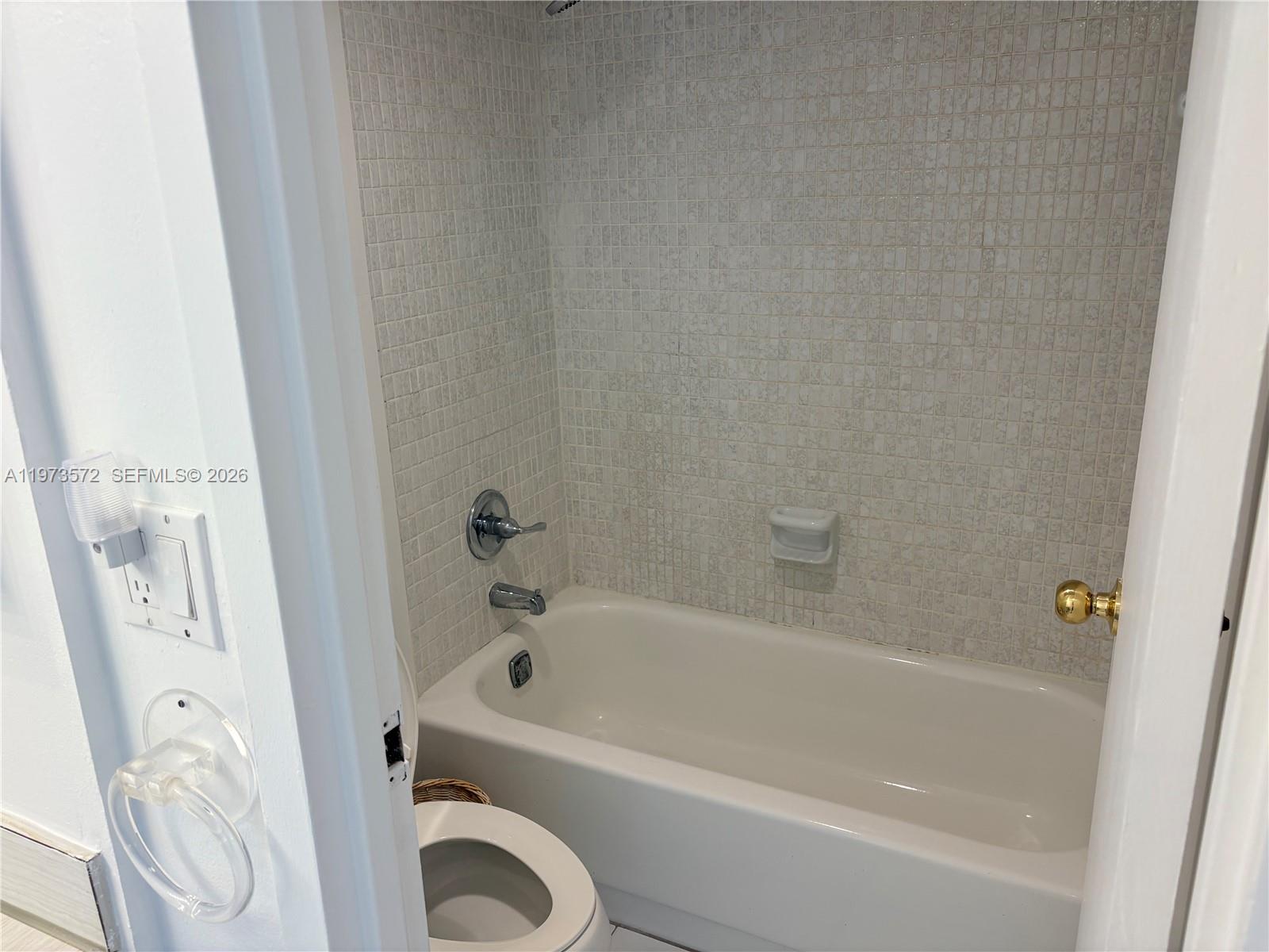 image Arlen House East11