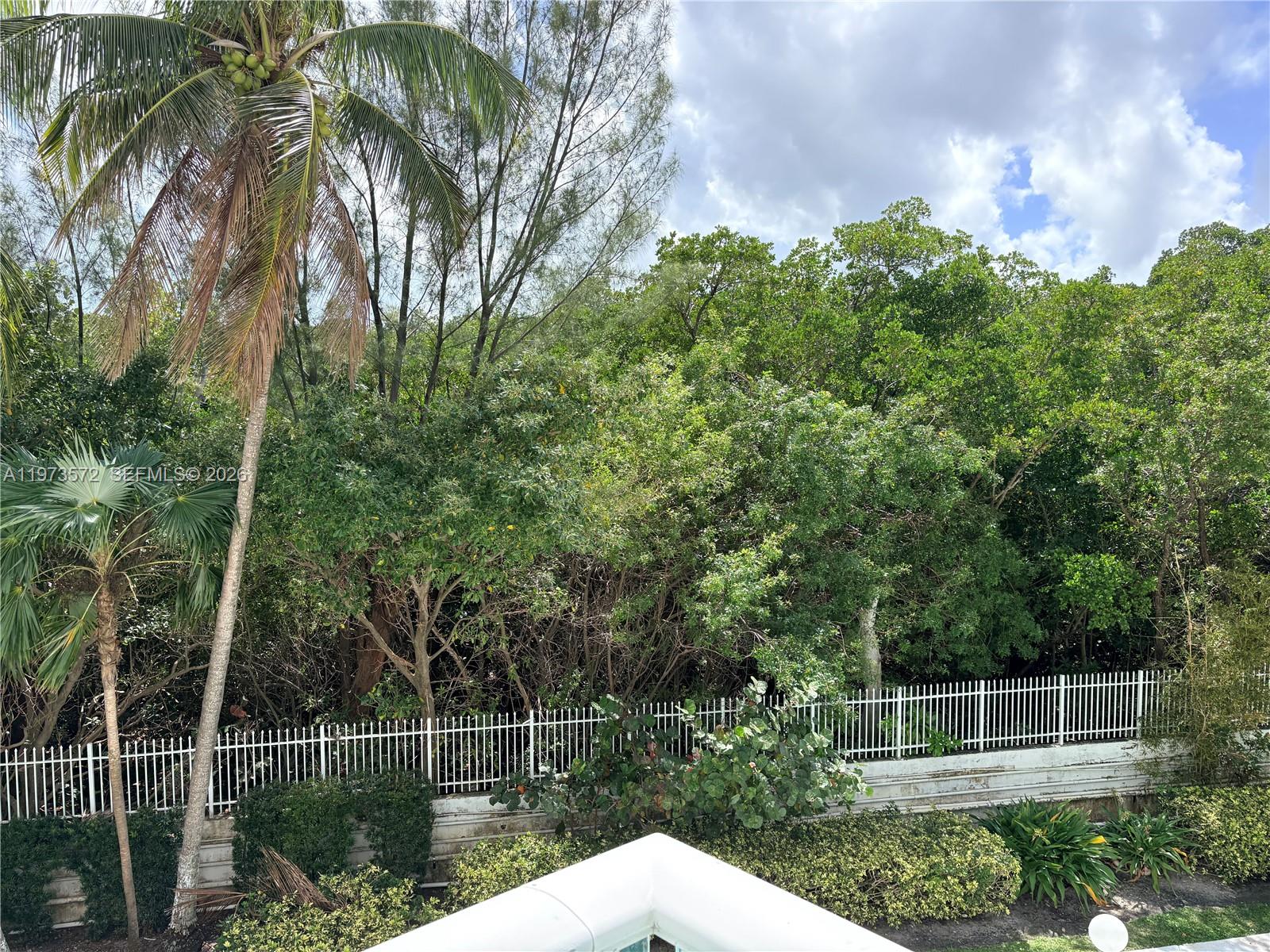 image Arlen House East6