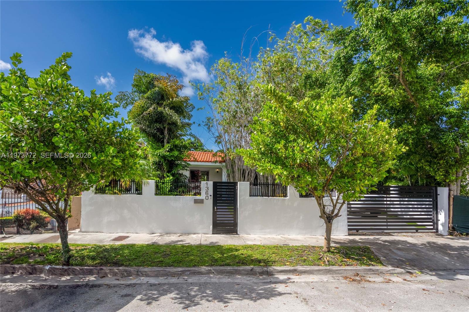 1360 SW 16th St Miami, FL 33145