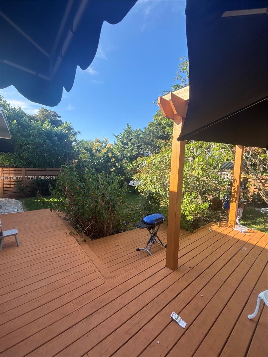 9048 Carlyle Ave Surfside, FL 33154