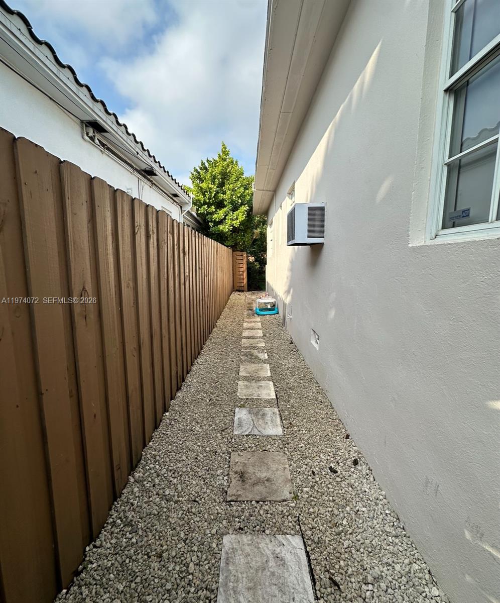 9048 Carlyle Ave Surfside, FL 33154