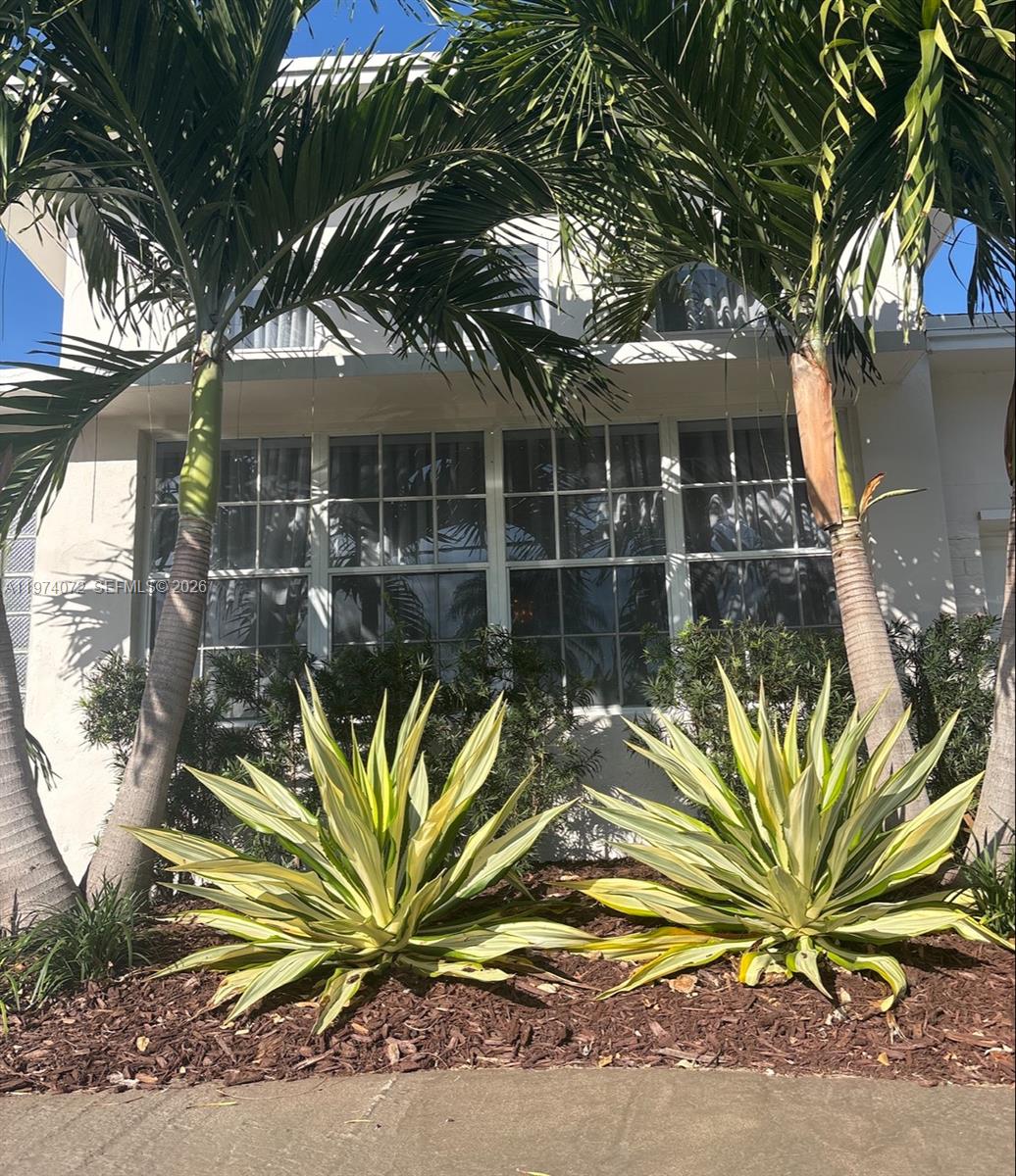 9048 Carlyle Ave Surfside, FL 33154