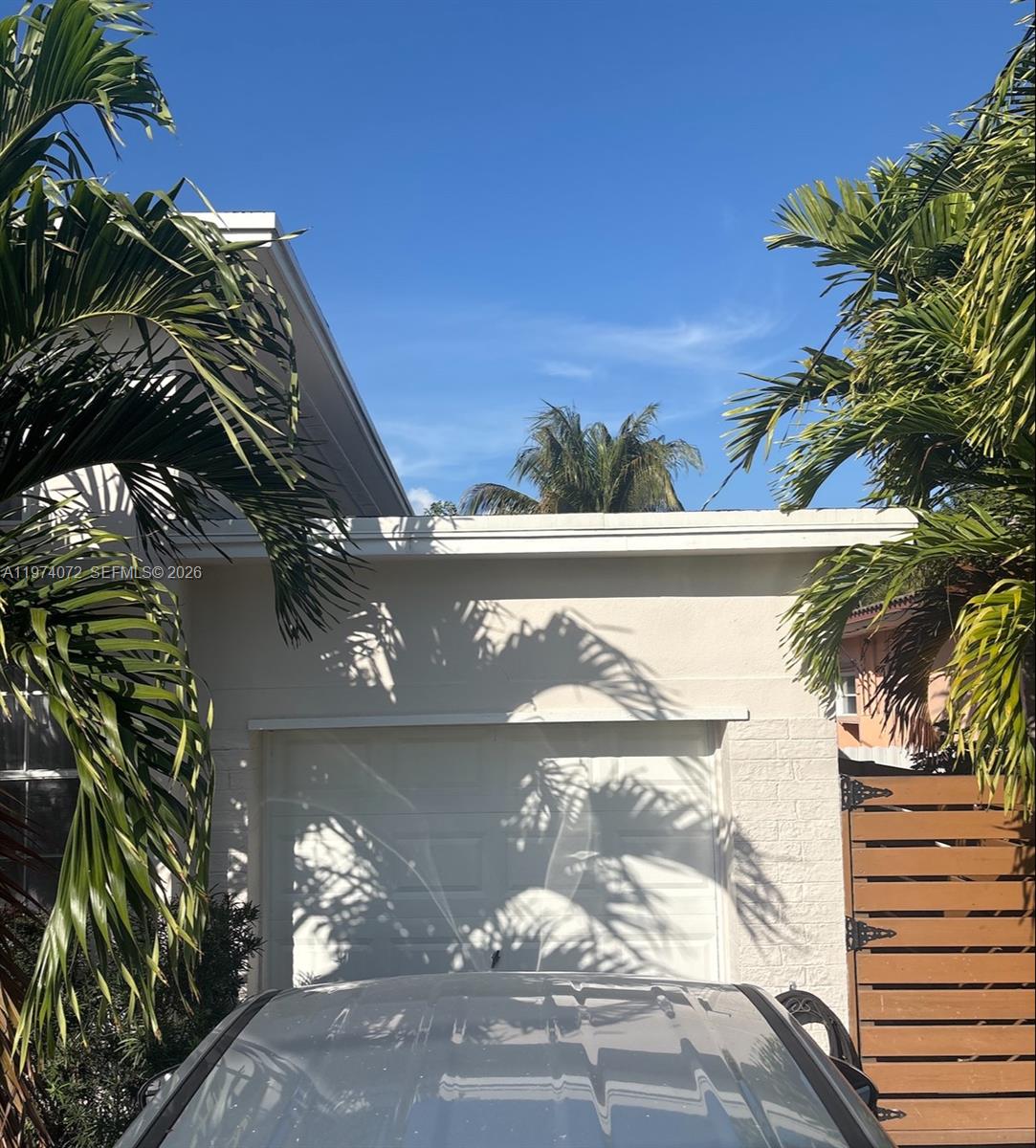 9048 Carlyle Ave Surfside, FL 33154