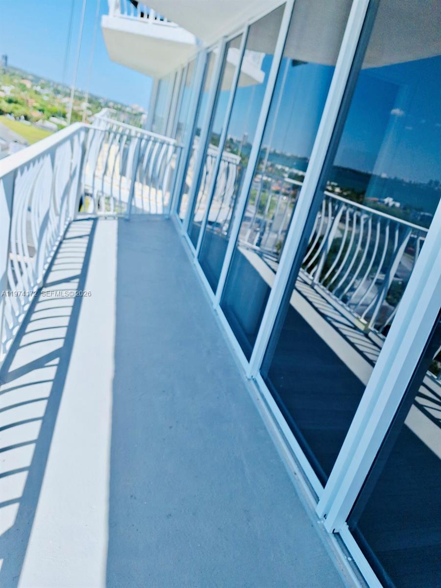 7601 E Treasure Dr #1406