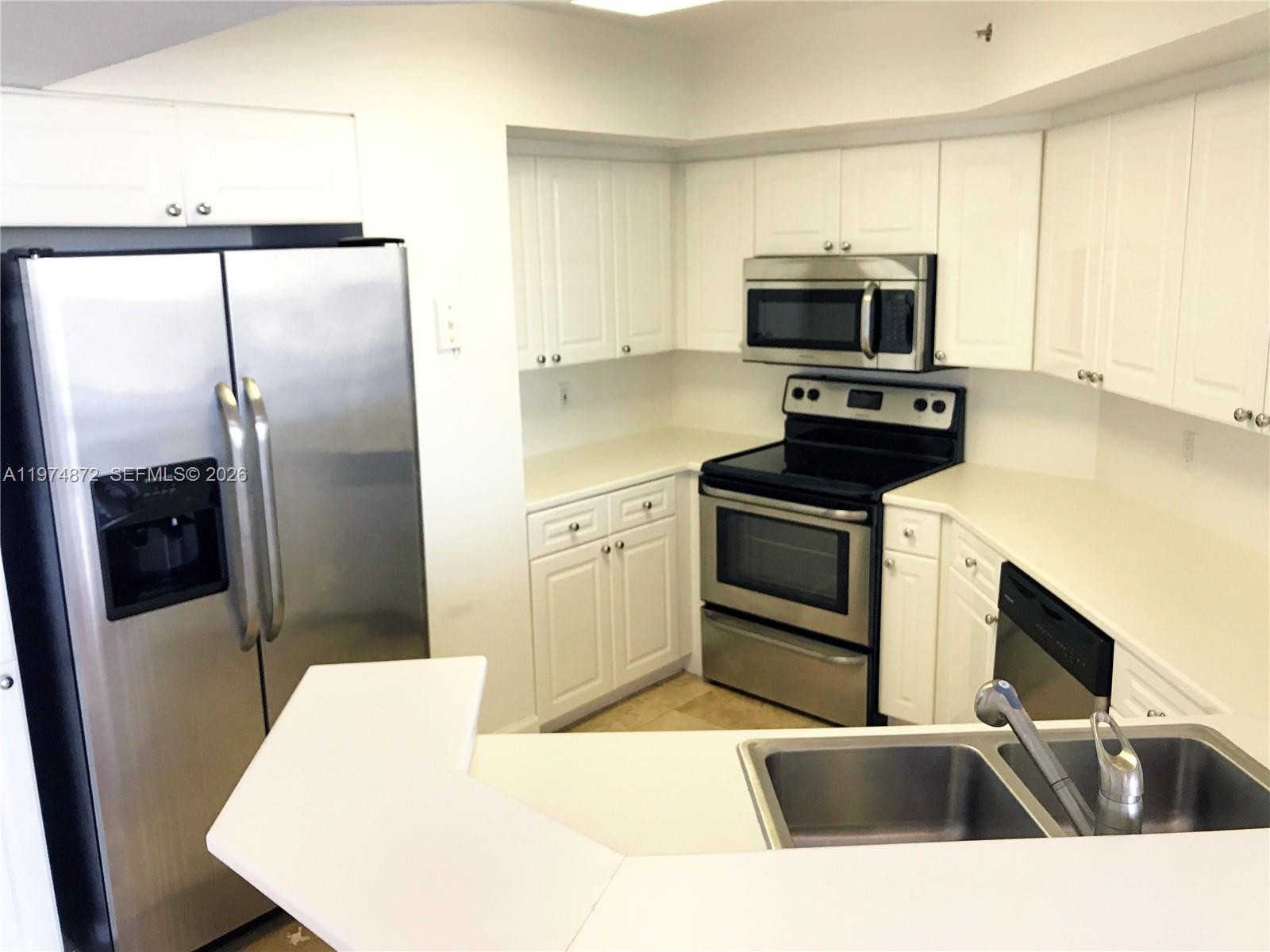 1800 Sunset Harbour Dr #811 Miami Beach, FL 33139