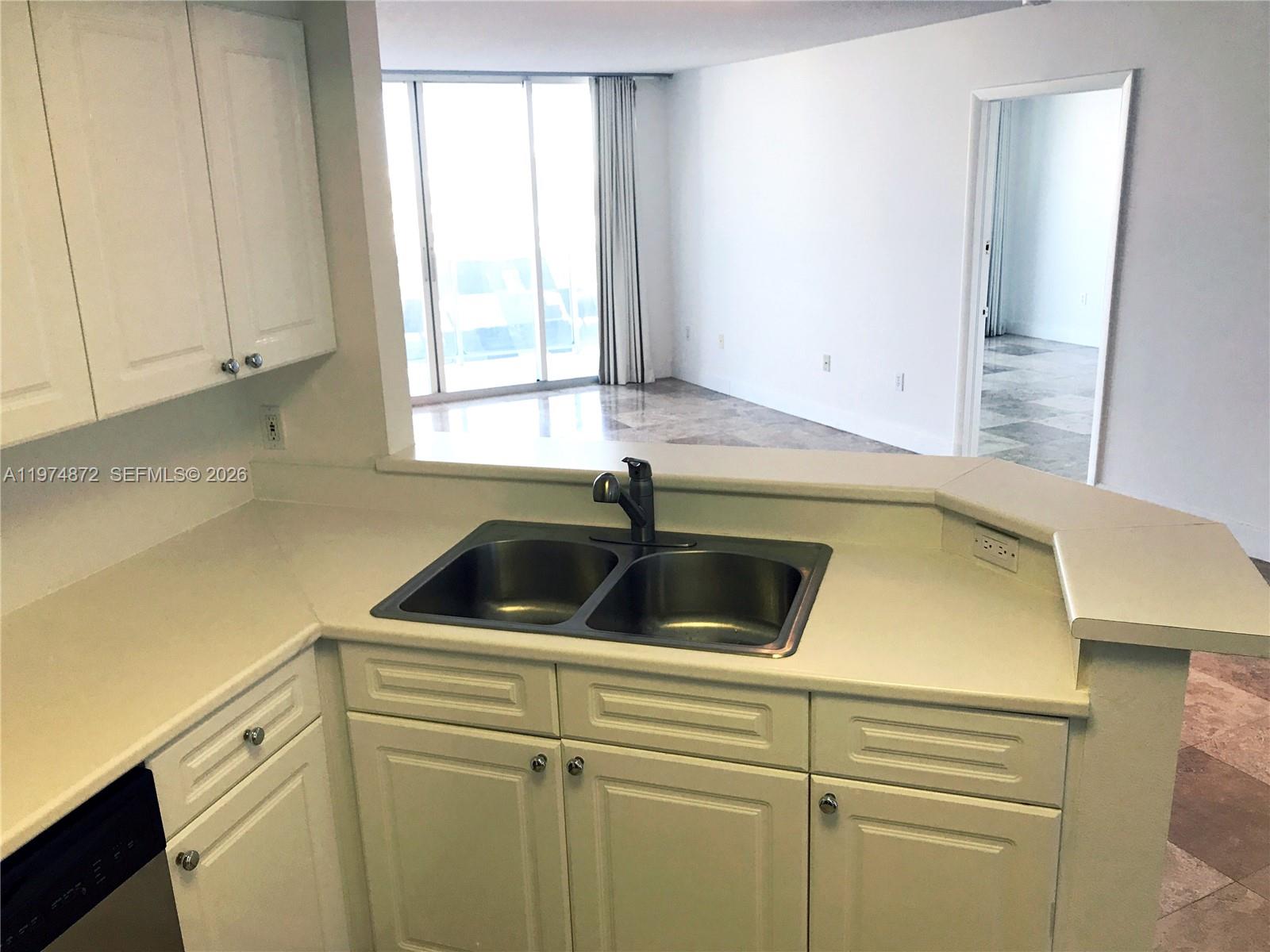 1800 Sunset Harbour Dr #811 Miami Beach, FL 33139