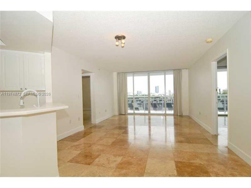1800 Sunset Harbour Dr #811 Miami Beach, FL 33139