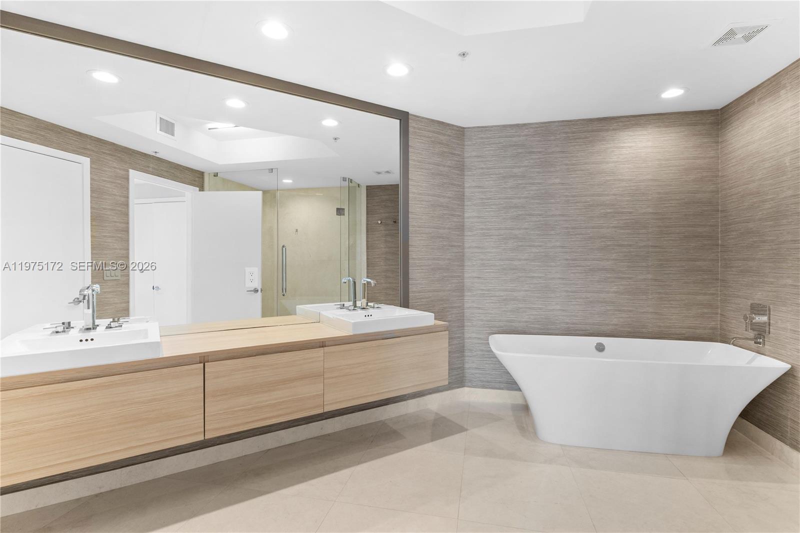 17301 Biscayne Blvd #611 North Miami Beach, FL 33160