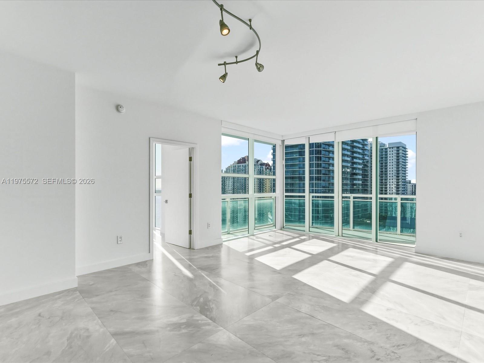 image The Plaza on Brickell West3