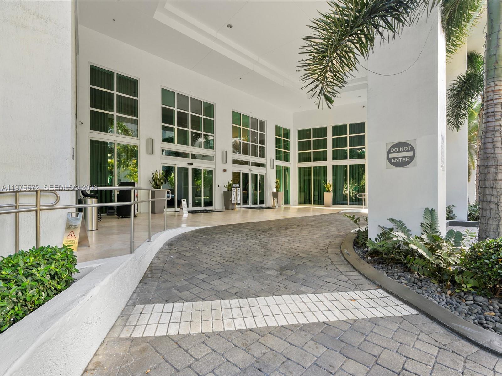 image The Plaza on Brickell West39