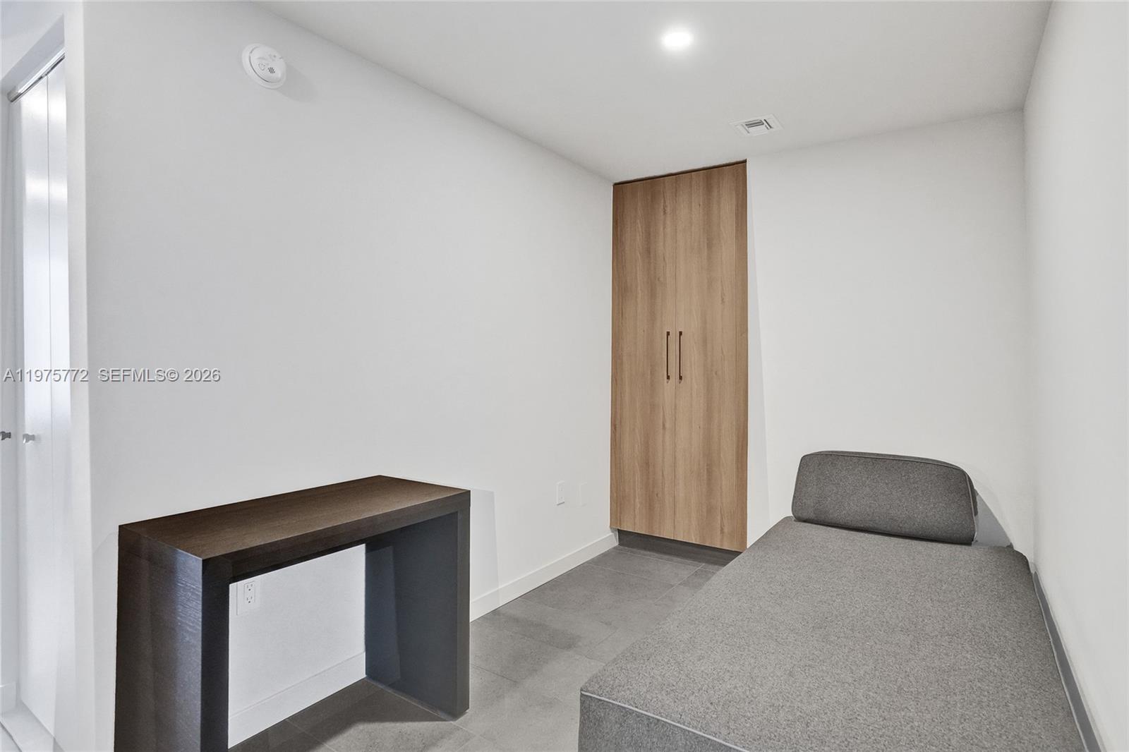 121 NE 5th St #2411 Miami, FL 33132