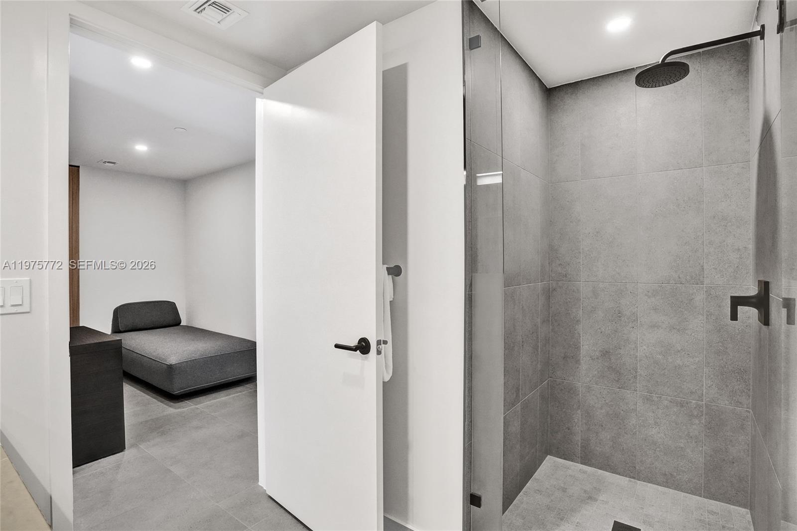 121 NE 5th St #2411 Miami, FL 33132