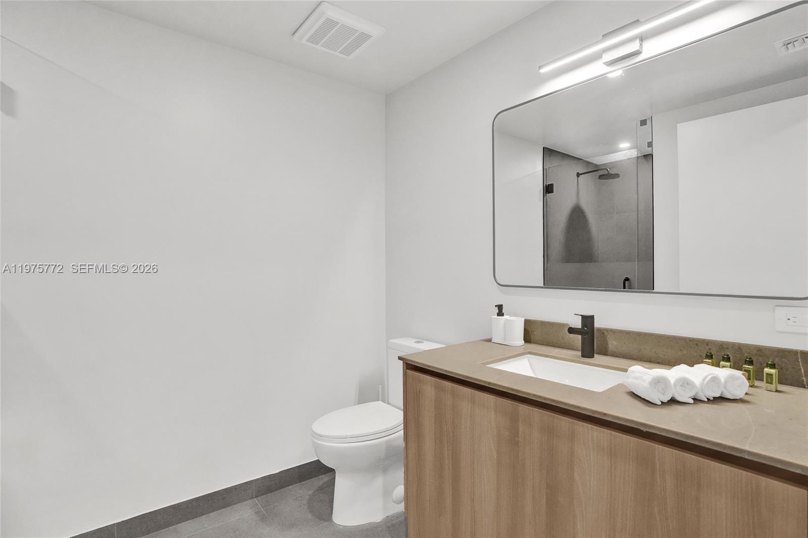 121 NE 5th St #2411 Miami, FL 33132