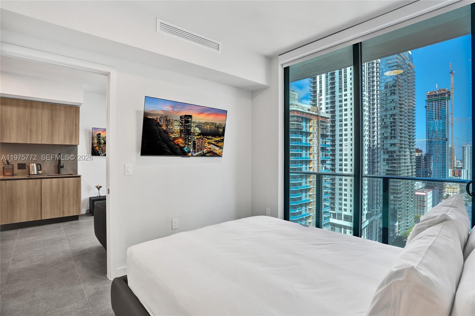 121 NE 5th St #2411 Miami, FL 33132