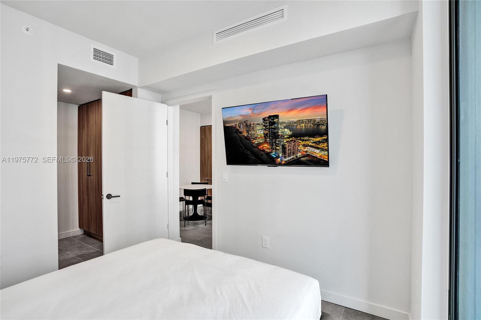 121 NE 5th St #2411 Miami, FL 33132