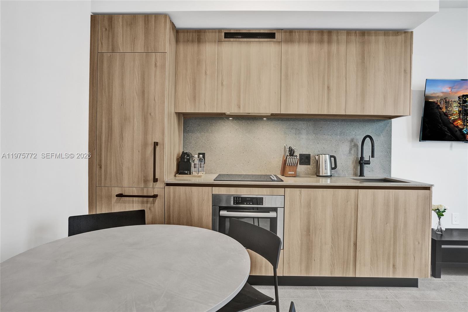 121 NE 5th St #2411 Miami, FL 33132