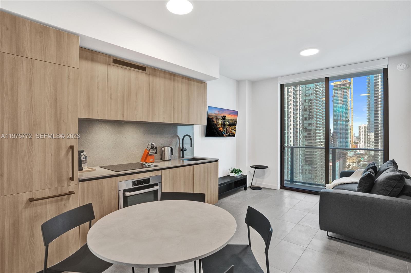 121 NE 5th St #2411 Miami, FL 33132