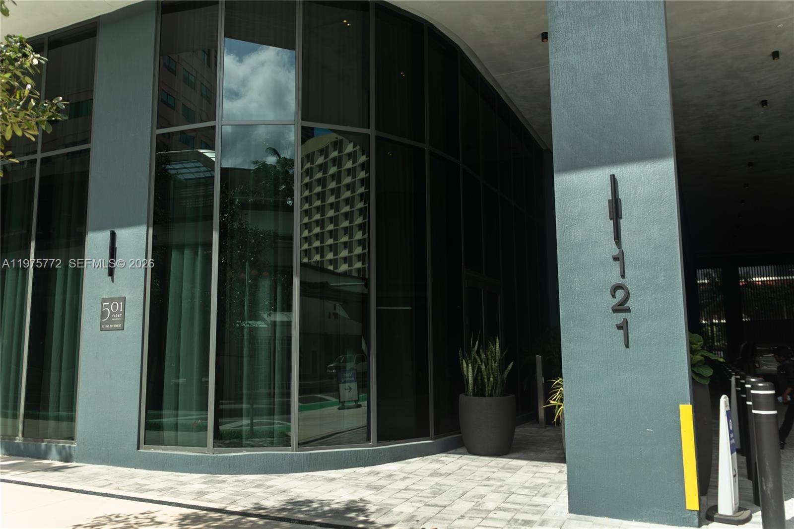 121 NE 5th St #2411 Miami, FL 33132