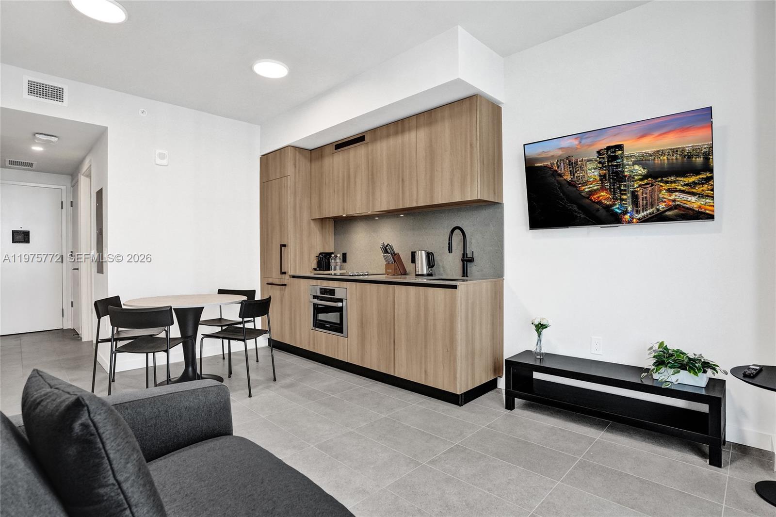 121 NE 5th St #2411 Miami, FL 33132