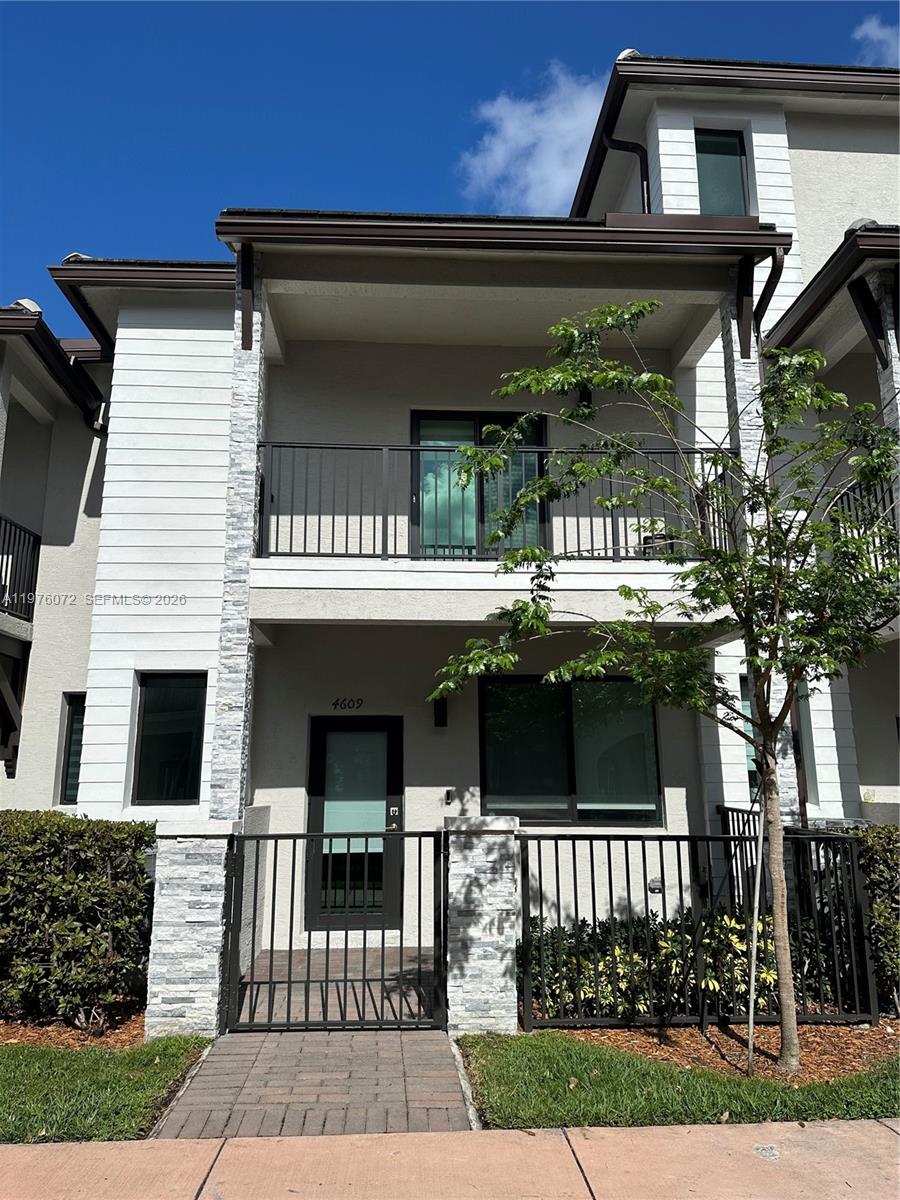 4609 NW 83rd Path Doral, FL 33166