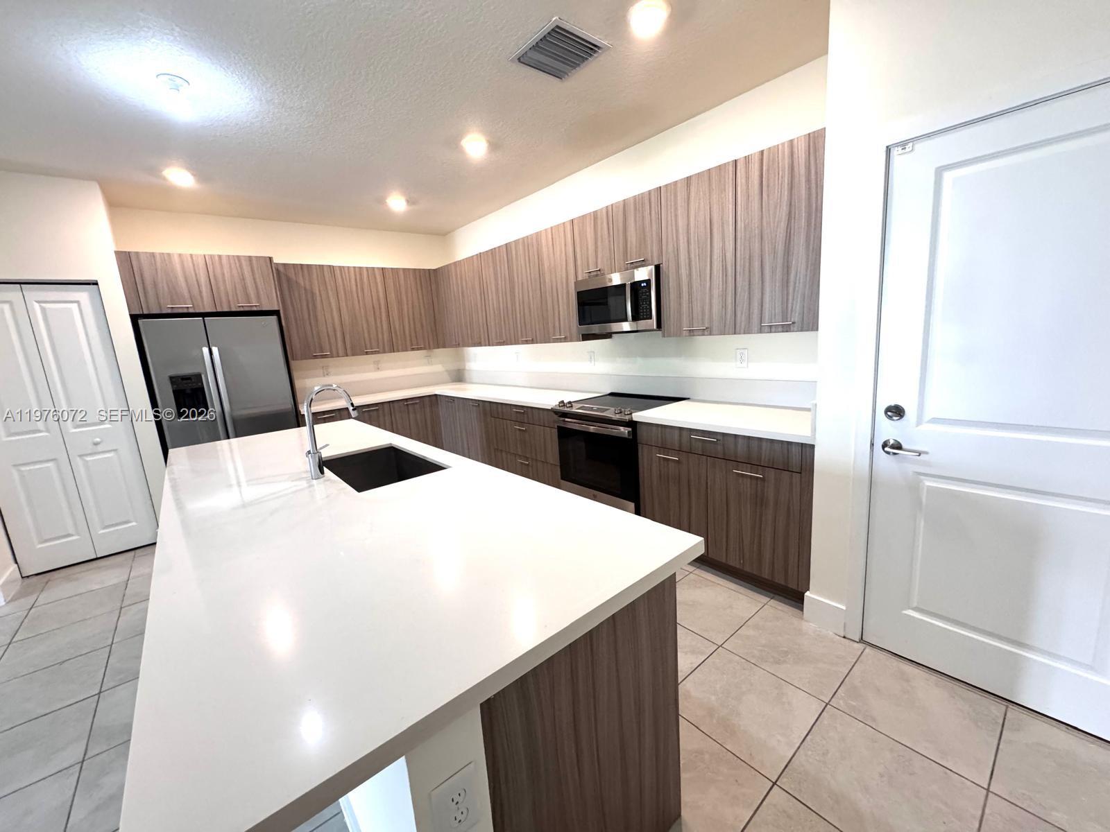 4609 NW 83rd Path Doral, FL 33166