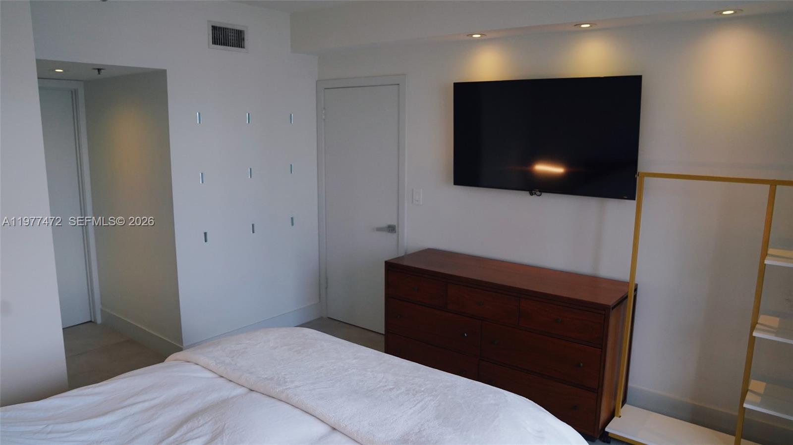 540 Brickell Key Dr #1711 Miami, FL 33131