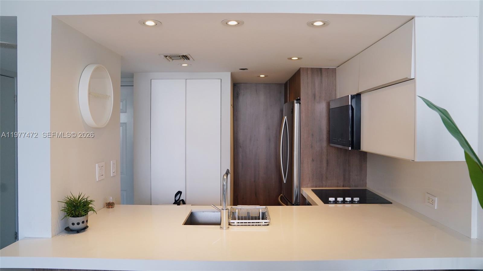 540 Brickell Key Dr #1711 Miami, FL 33131