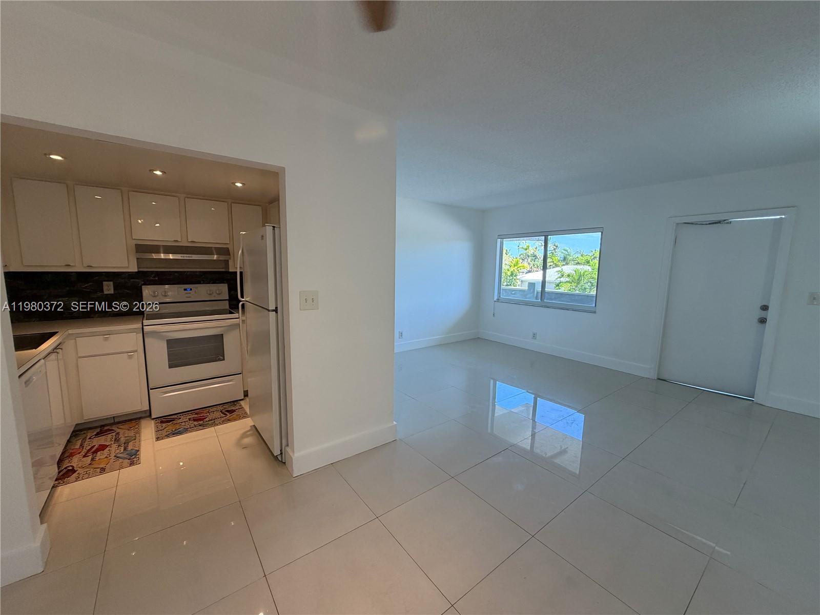 1400 NE 54th St #205