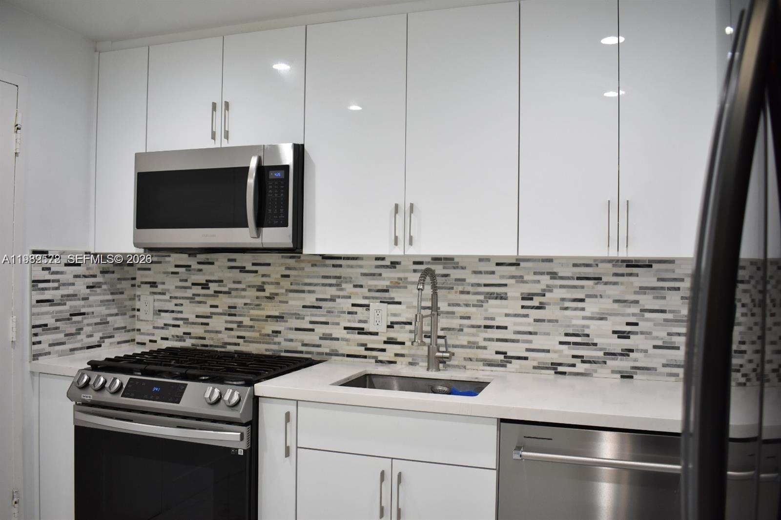 8024 Tatum Waterway Dr #5A Miami Beach, FL 33141