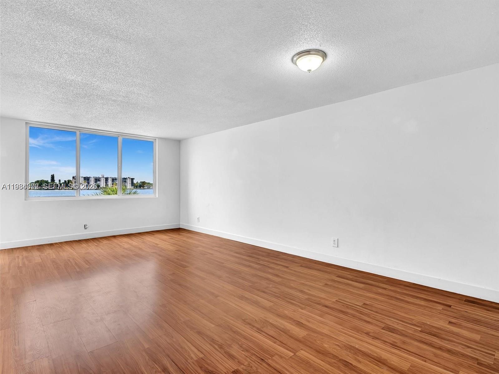 1170 NE 191st St #24 Miami, FL 33179