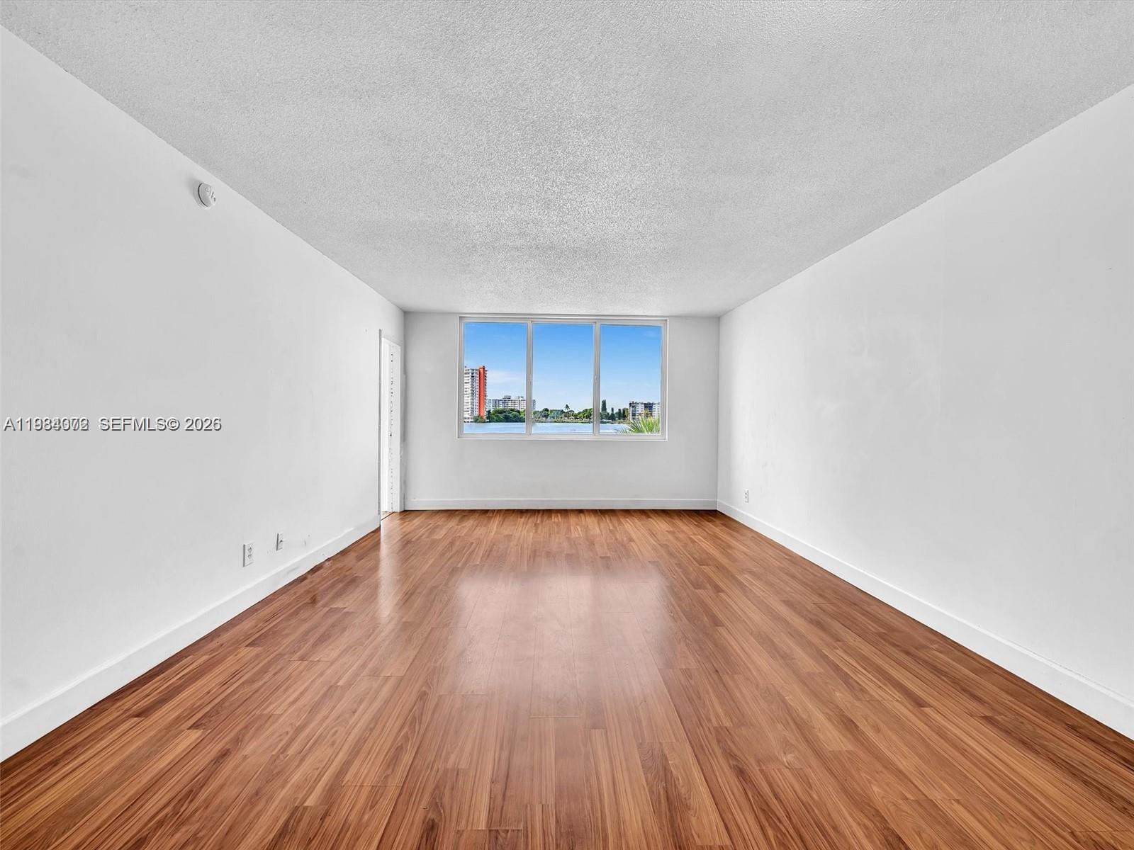 1170 NE 191st St #24 Miami, FL 33179