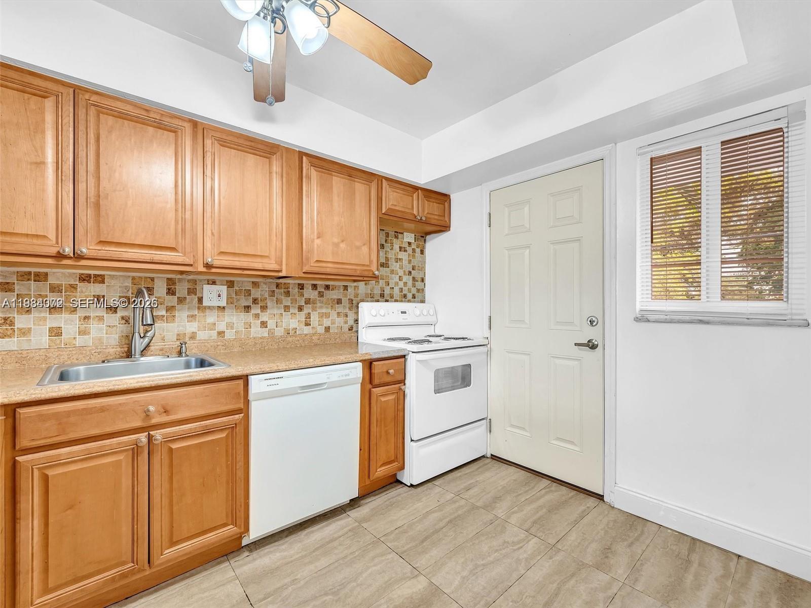 1170 NE 191st St #24 Miami, FL 33179