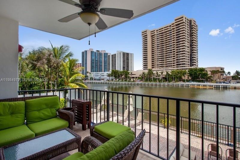 2455 Flamingo Dr #201 Miami Beach, FL 33140