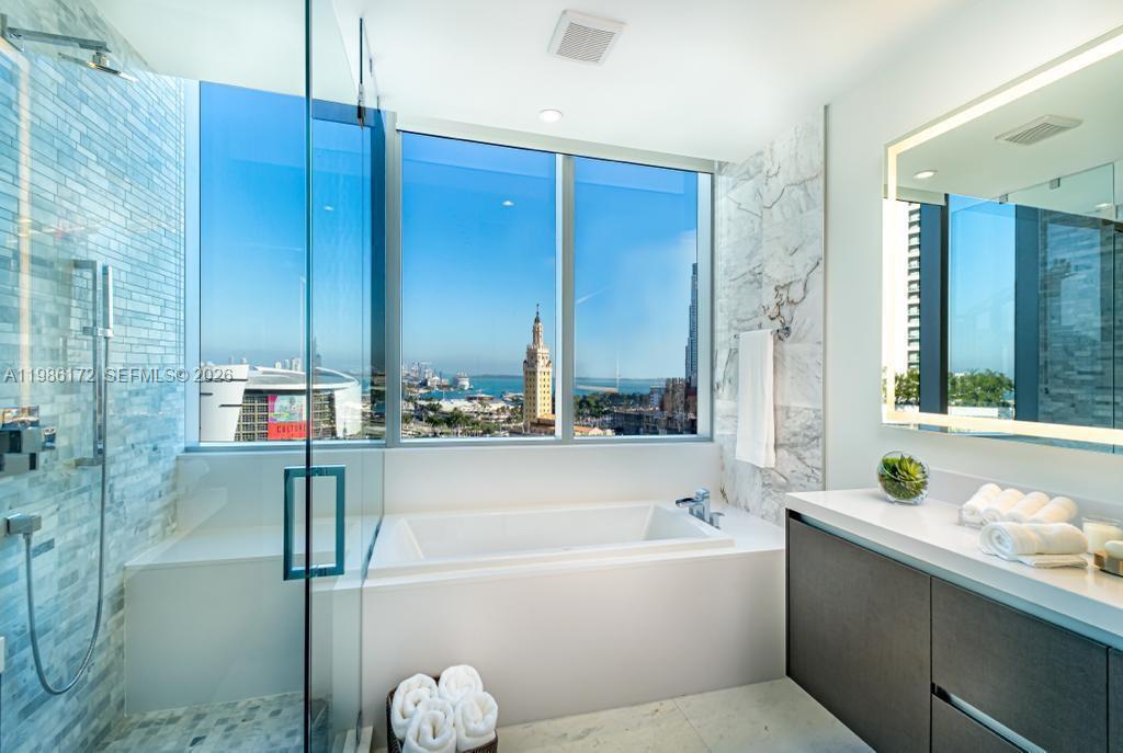 image Paramount Miami Worldcenter2