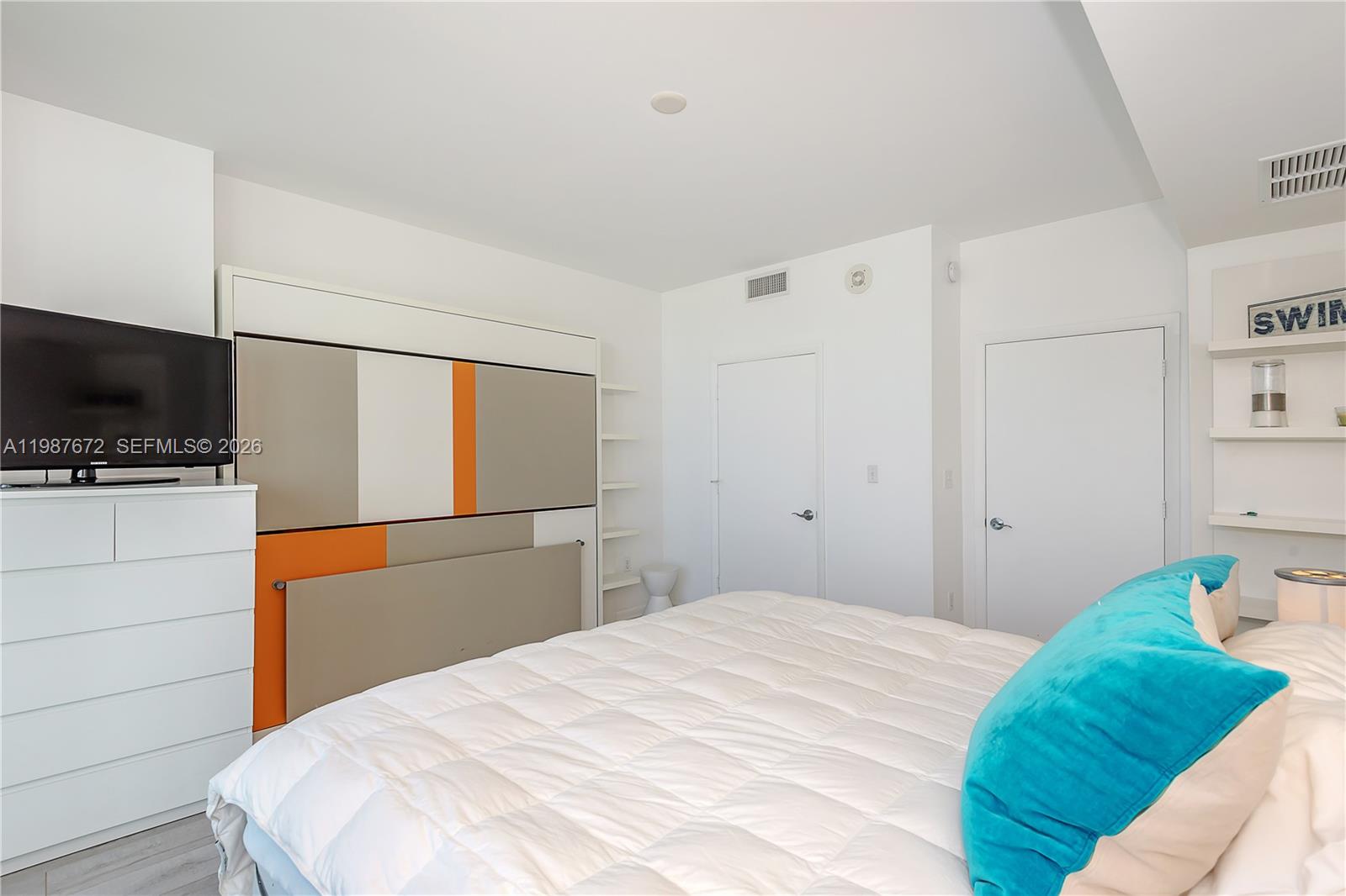 image Vizcayne South15